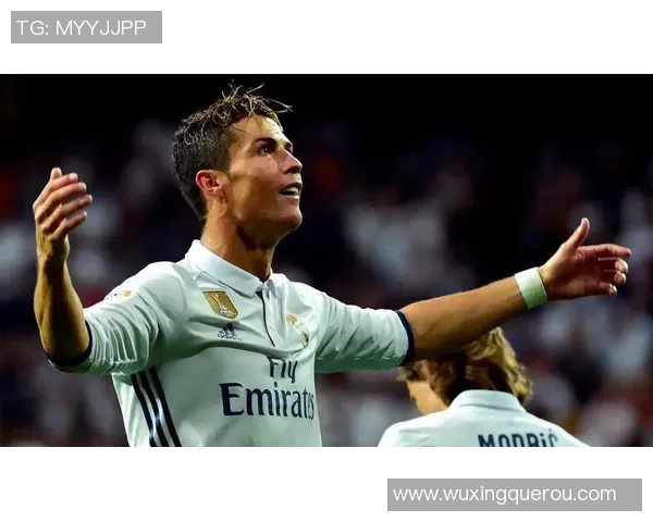 全球足坛球星全解析：揭示世界顶级足球运动员的辉煌历程与传奇成就