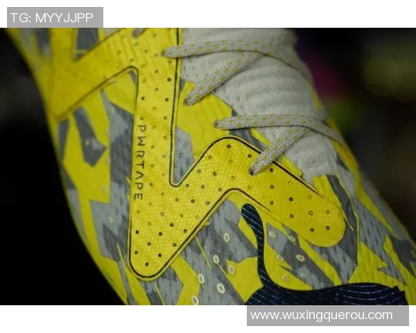 球星穿皮卡丘配色足球鞋亮相赛场引热议 创意与激情完美结合